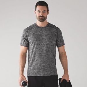 Lululemon t-shirt perfect condition no wear/tear